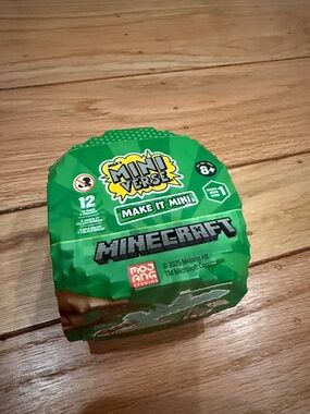Minecraft MiniVerse Make It Mini! Green Collectible Building Set